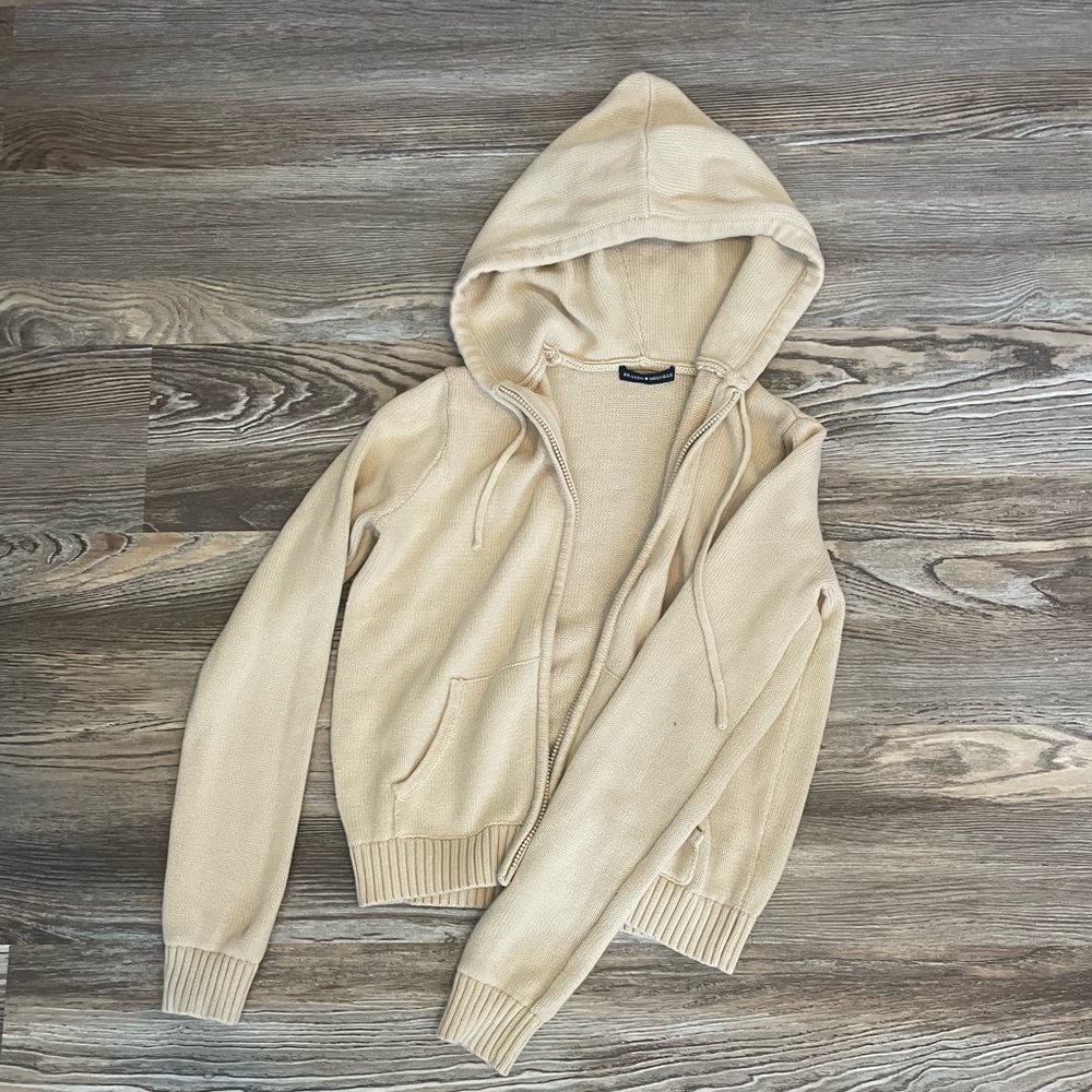brandy melville knitted zip-up 🍦
